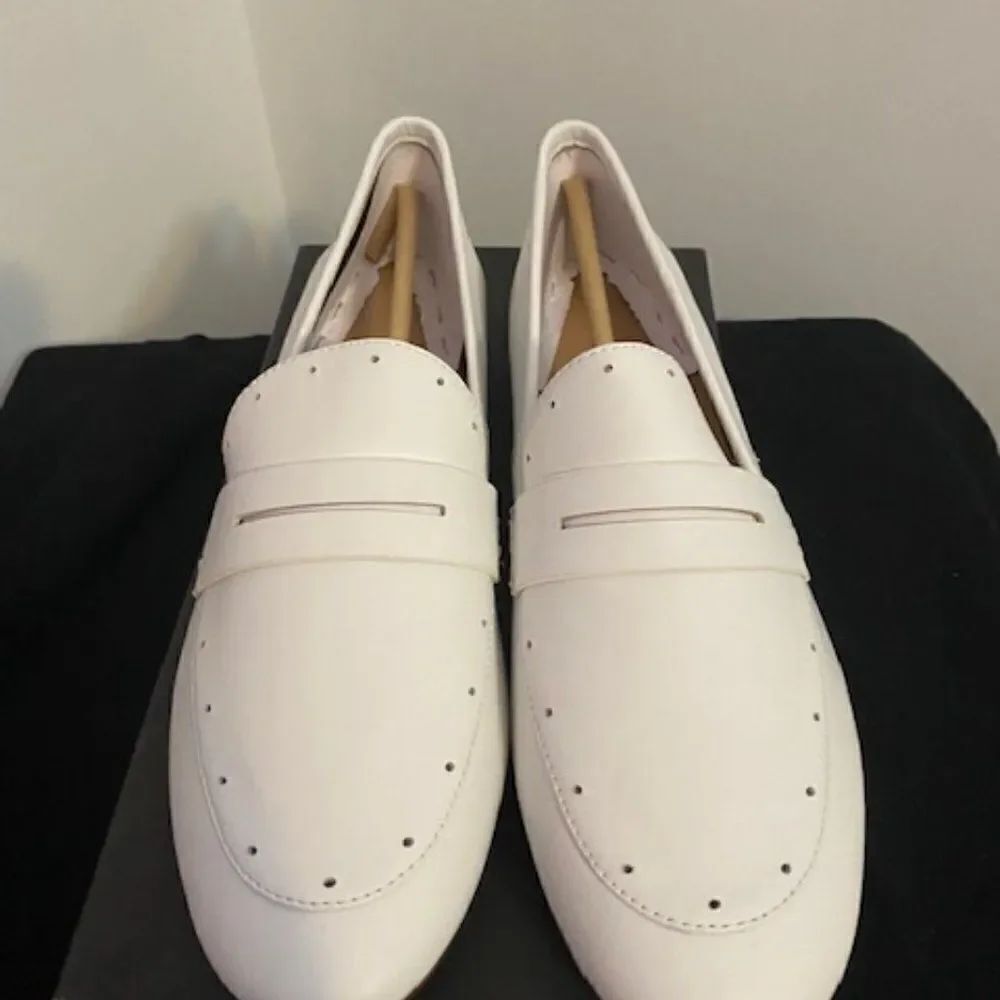 Banana Republic White Demi Penny loafers, size 10.5